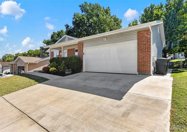 Photo 3 of Single family home for sale at 2152 Treasure Is Dr, Imperial, MO 63052 | MLS# MIS26059310 | Listing updated on 2026-10-09