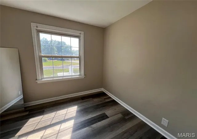 Photo 4 of Single family home for sale at 1271 Darr Dr, Saint Louis, MO 63137 | MLS# MIS26059316 | Listing updated on 2026-09-18