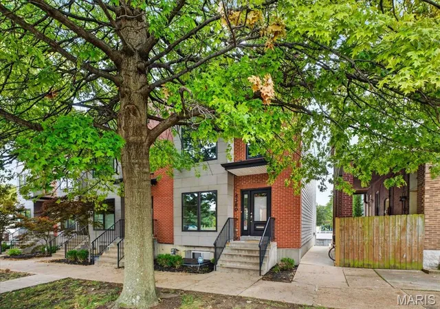 Photo 3 of Townhouse for sale at 5380 Magnolia Ave, Saint Louis, MO 63139 | MLS# MIS26059322 | Listing updated on 2026-09-21
