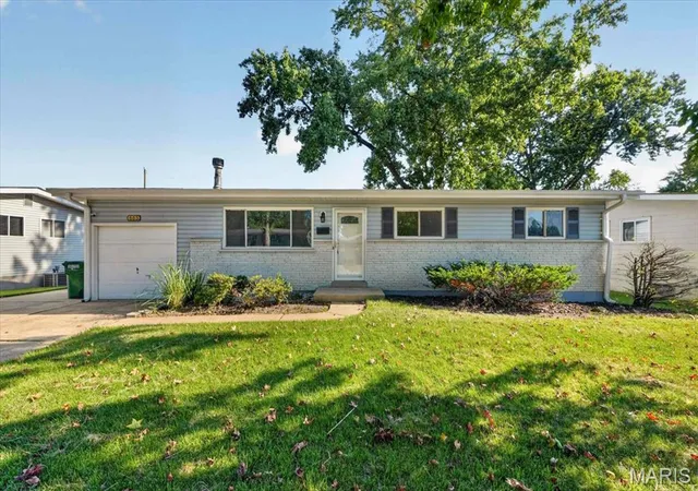 Photo 1 of Single family home for sale at 665 Redwing Dr, Florissant, MO 63031 | MLS# MIS26059330 | Listing updated on 2026-09-19
