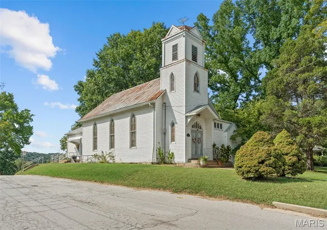 Photo 3 of Sale Pending at 901 Maupin Ave, New Haven, MO 63068 | MLS# MIS26059331 | Listing updated on 2026-09-20