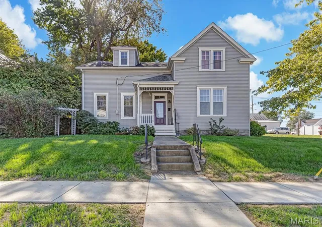 Photo 1 of Single family home for sale at 210 W 4th Street, Waterloo, IL 62298 | MLS# MIS26059338 | Listing updated on 2026-10-07