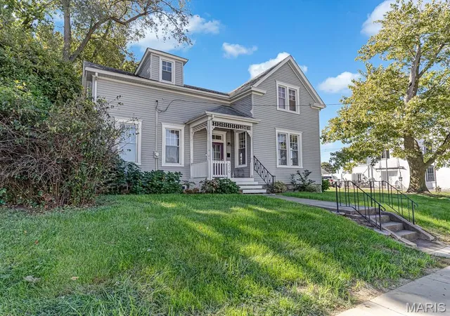Photo 2 of Single family home for sale at 210 W 4th Street, Waterloo, IL 62298 | MLS# MIS26059338 | Listing updated on 2026-10-07