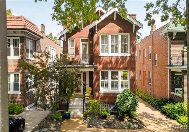 Photo 1 of Sale Pending at 6465 San Bonita Ave, Saint Louis, MO 63105 | MLS# MIS26059345 | Listing updated on 2026-09-25