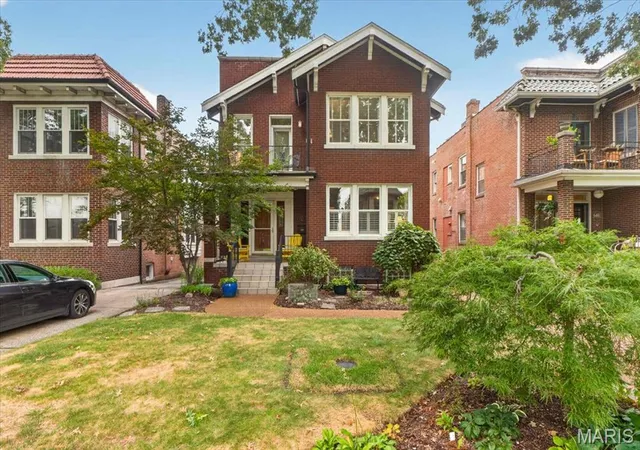 Photo 3 of Sale Pending at 6465 San Bonita Ave, Saint Louis, MO 63105 | MLS# MIS26059345 | Listing updated on 2026-09-25