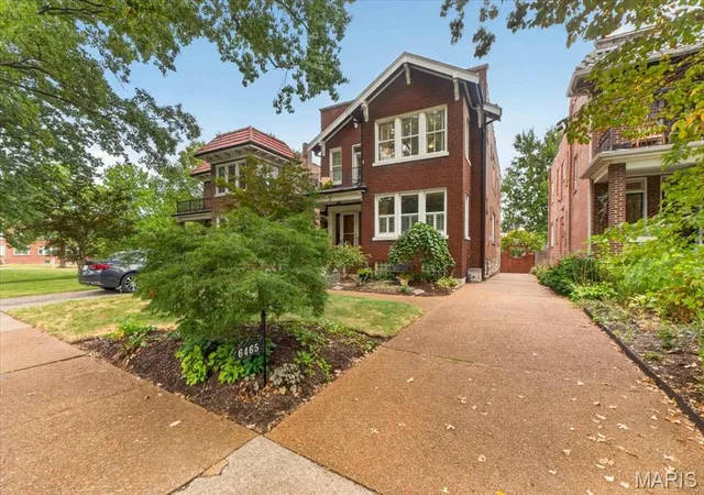Photo 4 of Sale Pending at 6465 San Bonita Ave, Saint Louis, MO 63105 | MLS# MIS26059345 | Listing updated on 2026-09-25