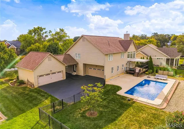 Photo 3 of Single family home for sale at 11719 Lindemere Dr, Saint Louis, MO 63131 | MLS# MIS26059366 | Listing updated on 2026-10-22