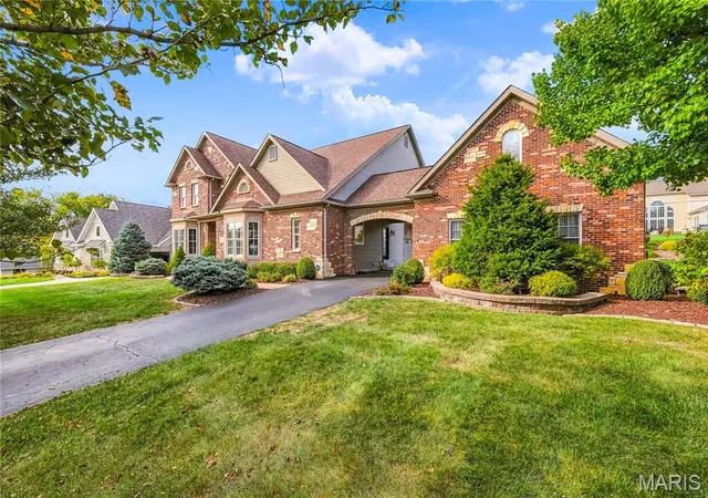 Photo 4 of Single family home for sale at 11719 Lindemere Dr, Saint Louis, MO 63131 | MLS# MIS26059366 | Listing updated on 2026-10-22