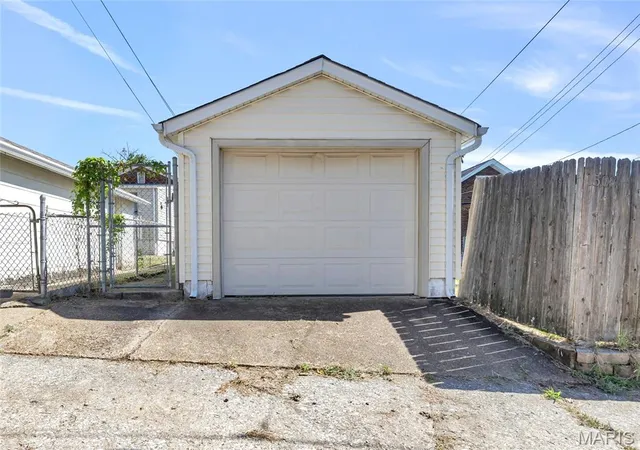 Photo 3 of Sale Pending at 1503 Gregg Ave, Saint Louis, MO 63139 | MLS# MIS26059369 | Listing updated on 2026-10-03