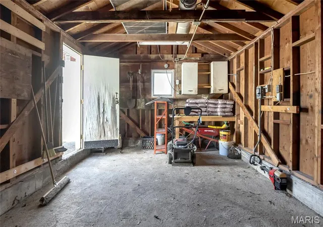 Photo 4 of Sale Pending at 1503 Gregg Ave, Saint Louis, MO 63139 | MLS# MIS26059369 | Listing updated on 2026-10-03