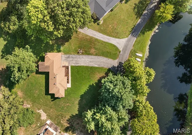 Photo 37 of Single family home for sale at 11 Pine Lake Dr, Collinsville, IL 62234 | MLS# MIS26059373 | Listing updated on 2026-10-27