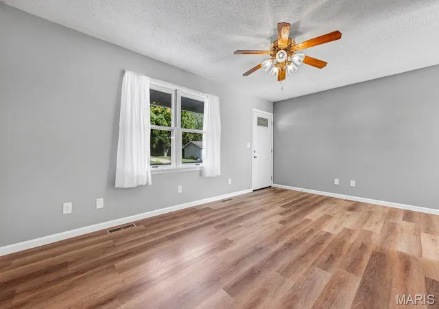 Photo 4 of Sale Pending at 453 Michelle Dr, Washington, MO 63090 | MLS# MIS26059375 | Listing updated on 2026-09-26