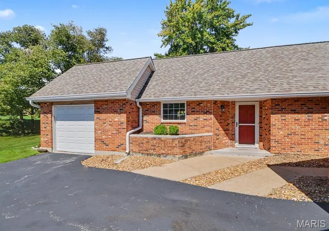 Photo 1 of Sale Pending at 1017 Pocono Trl, Ballwin, MO 63021 | MLS# MIS26059376 | Listing updated on 2026-09-25