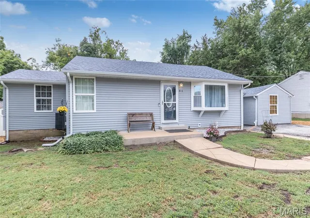 Photo 1 of Sale Pending at 816 Sun Valley S, Arnold, MO 63010 | MLS# MIS26059384 | Listing updated on 2026-09-28
