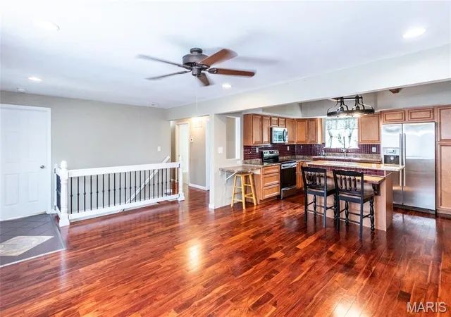 Photo 3 of Sale Pending at 816 Sun Valley S, Arnold, MO 63010 | MLS# MIS26059384 | Listing updated on 2026-09-28