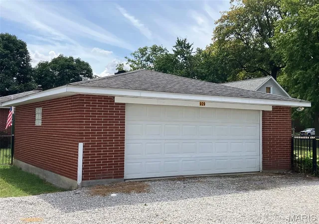 Photo 2 of Single family home for sale at 929 N 4th Street, Breese, IL 62230 | MLS# MIS26059399 | Listing updated on 2026-10-06