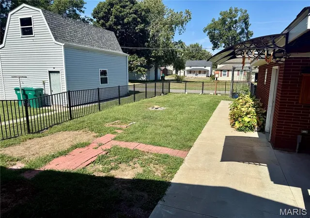 Photo 3 of Single family home for sale at 929 N 4th Street, Breese, IL 62230 | MLS# MIS26059399 | Listing updated on 2026-10-06
