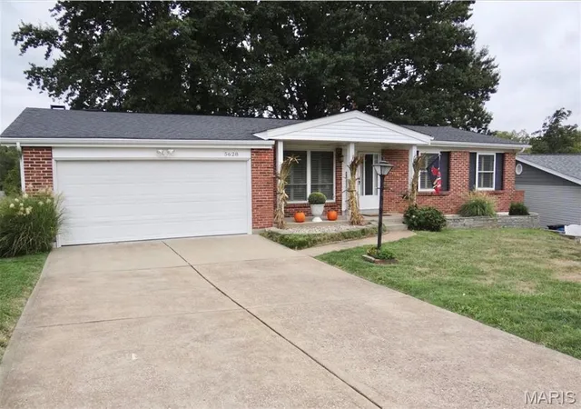 Single family home for sale at 5628 Valleyside Ln, Saint Louis, MO 63128 | MLS# MIS26059405