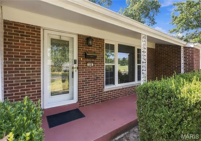 Photo 3 of Single family home for sale at 530 Mid Meadows Ln, Saint Louis, MO 63122 | MLS# MIS26059412 | Listing updated on 2026-09-20