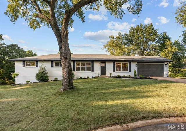 Photo 1 of Sale Pending at 9831 Sundown Sq, Saint Louis, MO 63141 | MLS# MIS26059417 | Listing updated on 2026-09-23