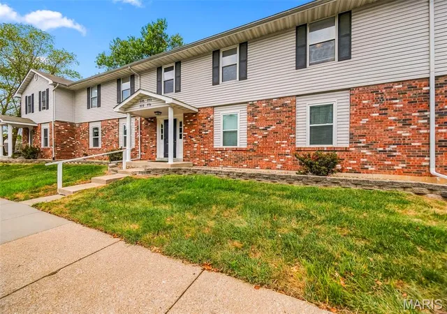 Photo 2 of Condo for sale at 773 Delray Dr #D, Saint Peters, MO 63376 | MLS# MIS26059419 | Listing updated on 2026-09-24