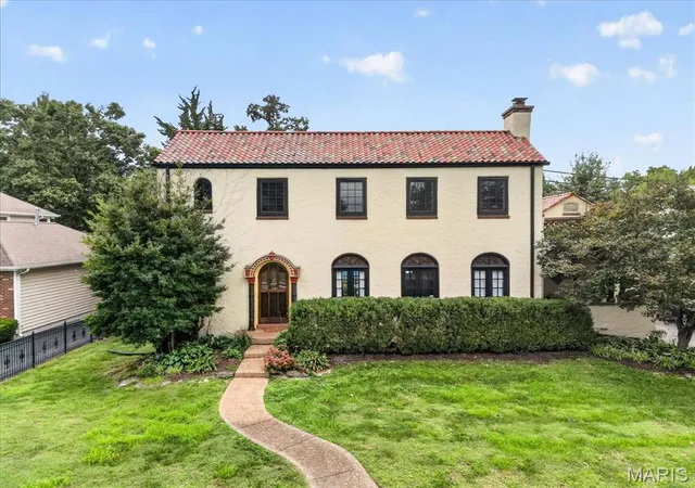 Photo 2 of Single family home for sale at 11822 Fairlind Dr, Saint Louis, MO 63127 | MLS# MIS26059425 | Listing updated on 2026-10-02