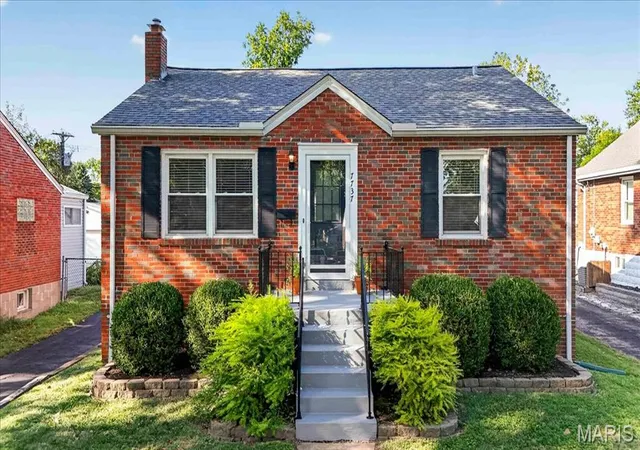 Single family home for sale at 7737 Saint Albans Ave, Saint Louis, MO 63117 | MLS# MIS26059427