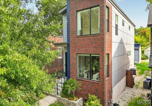 Single family home for sale at 1018 Yale Ave, Saint Louis, MO 63117 | MLS# MIS26059435