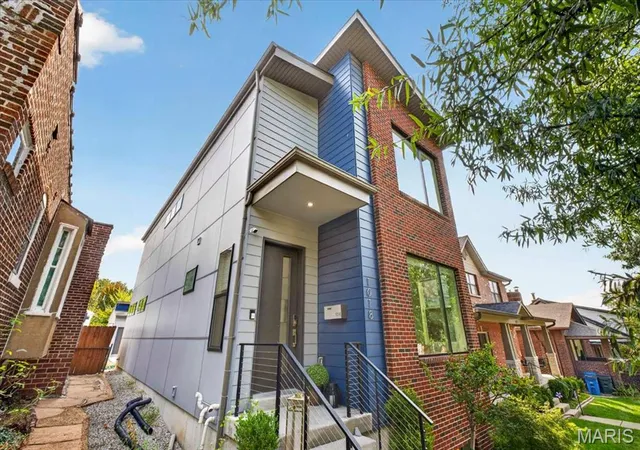Photo 1 of Single family home for sale at 1018 Yale Ave, Saint Louis, MO 63117 | MLS# MIS26059435 | Listing updated on 2026-10-08