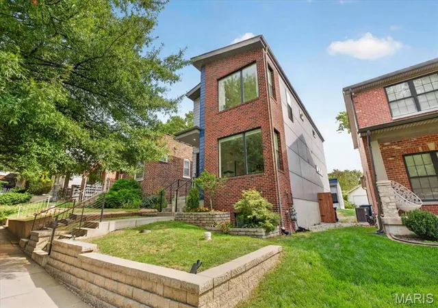 Photo 3 of Single family home for sale at 1018 Yale Ave, Saint Louis, MO 63117 | MLS# MIS26059435 | Listing updated on 2026-10-08