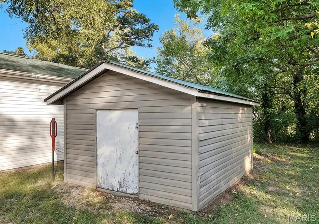 Photo 4 of Sale Pending at 175 E Pine St, Bourbon, MO 65441 | MLS# MIS26059436 | Listing updated on 2026-09-25