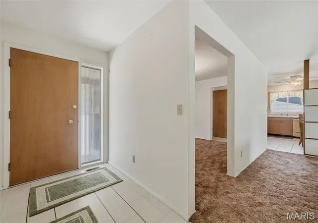 Photo 4 of Sale Pending at 1658 Rathford Dr, Saint Louis, MO 63146 | MLS# MIS26059437 | Listing updated on 2026-09-19