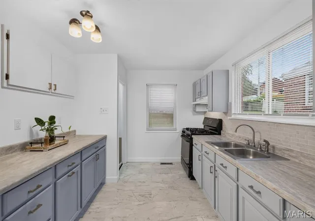 Photo 3 of Single family home for sale at 528 Ruthland Dr, Saint Louis, MO 63125 | MLS# MIS26059439 | Listing updated on 2026-09-28