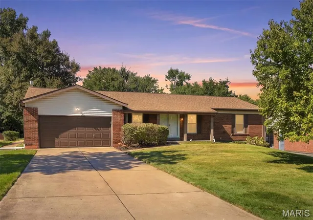 Photo 2 of Single family home for sale at 417 Nottingham Dr, Ballwin, MO 63011 | MLS# MIS26059444 | Listing updated on 2026-10-10