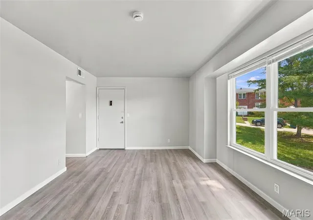 Listing Photo 3 - Condo for sale in building located at 10003 Willdan Dr, Saint Louis, MO 63123