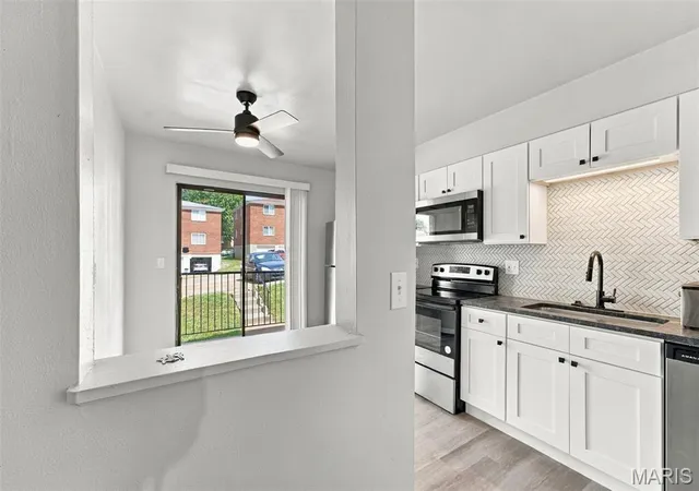 Listing Photo 4 - Condo for sale in building located at 10003 Willdan Dr, Saint Louis, MO 63123