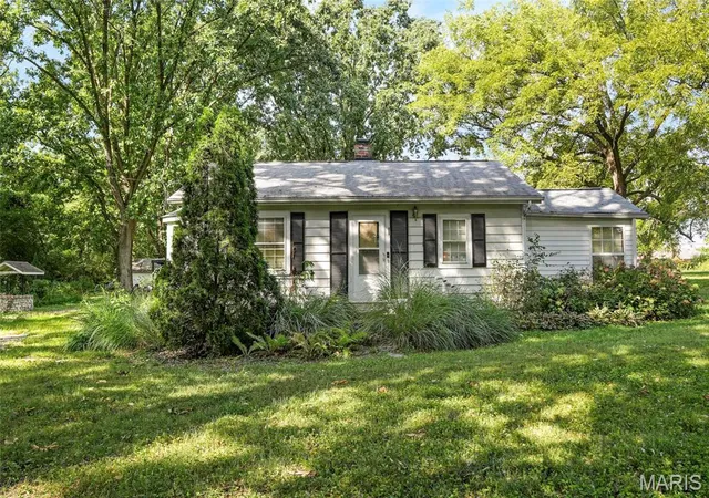 Photo 1 of Sale Pending at 9837 Ventura Dr, Saint Louis, MO 63136 | MLS# MIS26059446 | Listing updated on 2026-09-30