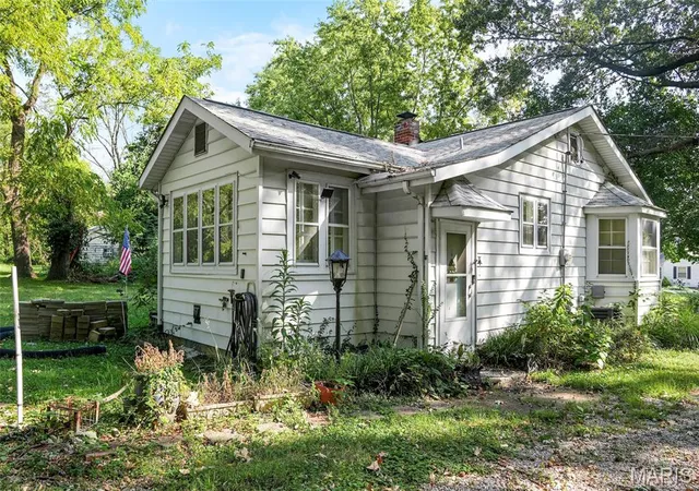 Photo 4 of Sale Pending at 9837 Ventura Dr, Saint Louis, MO 63136 | MLS# MIS26059446 | Listing updated on 2026-09-30