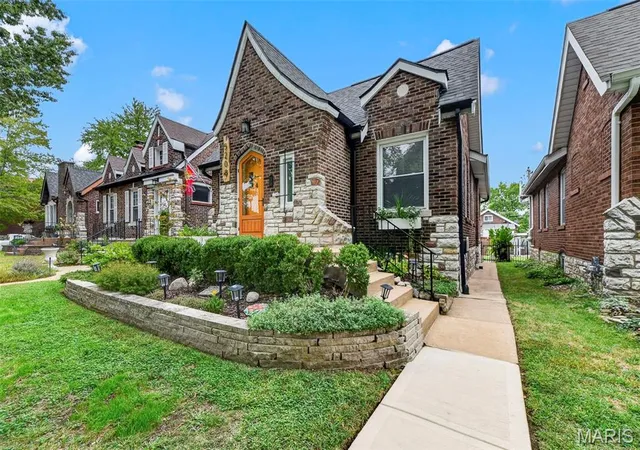 Photo 1 of Single family home for sale at 5208 Winona Ave, Saint Louis, MO 63109 | MLS# MIS26059453 | Listing updated on 2026-10-08