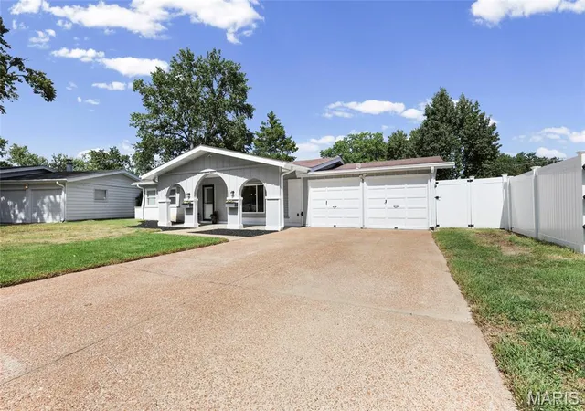 Photo 1 of Single family home for sale at 711 Caspian Ln, Saint Louis, MO 63125 | MLS# MIS26059458 | Listing updated on 2026-09-17