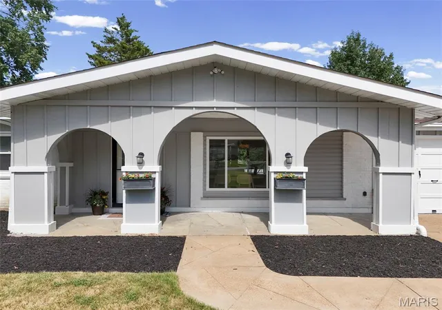 Photo 3 of Single family home for sale at 711 Caspian Ln, Saint Louis, MO 63125 | MLS# MIS26059458 | Listing updated on 2026-09-17