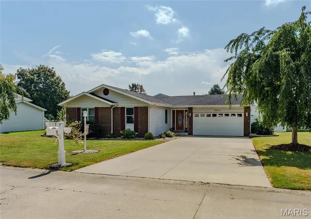 Photo 1 of Single family home for sale at 13 Blue Spruce Ct, Granite City, IL 62040 | MLS# MIS26059468 | Listing updated on 2026-09-28