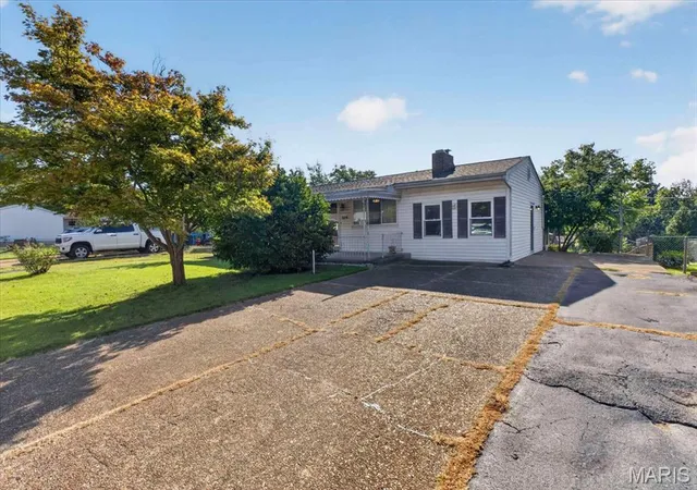 Photo 3 of Single family home for sale at 208 Hill Dr, Gray Summit, MO 63039 | MLS# MIS26059470 | Listing updated on 2026-09-21
