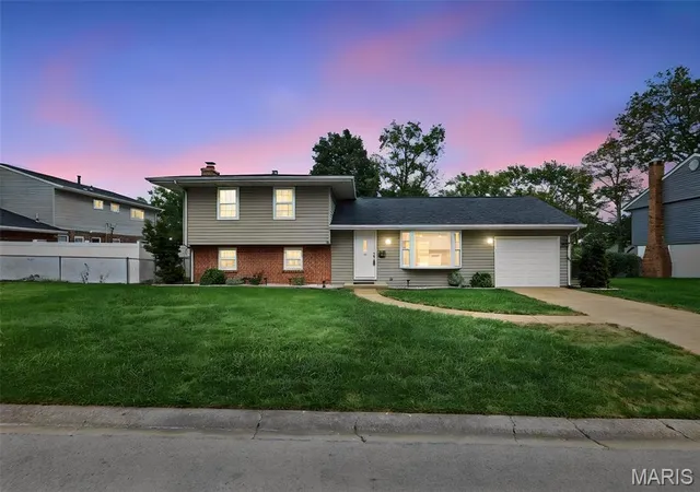 Single family home for sale at 1104 N Yale Dr, O Fallon, IL 62269 | MLS# MIS26059472