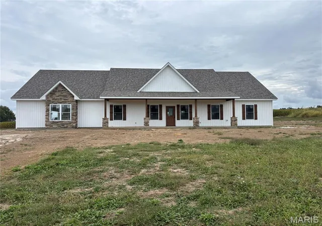 Photo 1 of Single family home for sale at 12525 Lone Cedar Loop, New London, MO 63459 | MLS# MIS26059476 | Listing updated on 2026-09-30