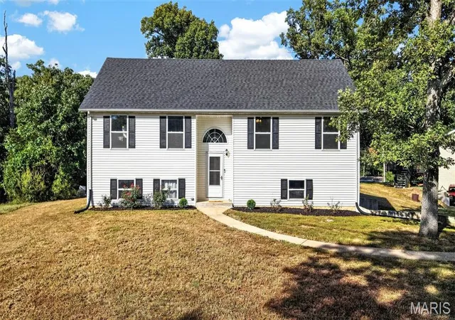 Photo 1 of Single family home for sale at 825 Hwy Ww, Foristell, MO 63348 | MLS# MIS26059490 | Listing updated on 2026-10-09