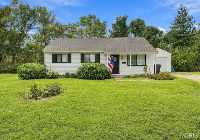 Photo 1 of Single family home for sale at 512 Eggering Dr, O Fallon, MO 63366 | MLS# MIS26059492 | Listing updated on 2026-10-01