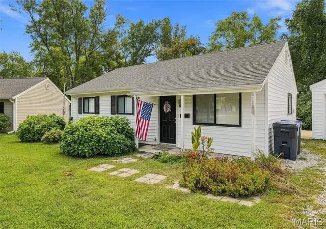 Photo 2 of Single family home for sale at 512 Eggering Dr, O Fallon, MO 63366 | MLS# MIS26059492 | Listing updated on 2026-10-01
