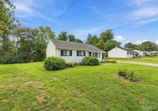 Photo 4 of Single family home for sale at 512 Eggering Dr, O Fallon, MO 63366 | MLS# MIS26059492 | Listing updated on 2026-10-01