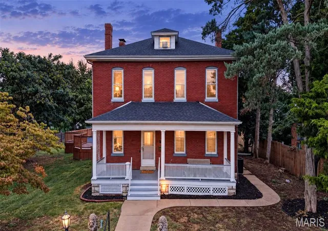 Single family home for sale at 552 Clark St, Saint Charles, MO 63301 | MLS# MIS26059493